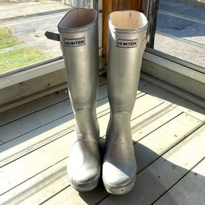 Size 7 Women’s Silver Metallic Hunter Boots